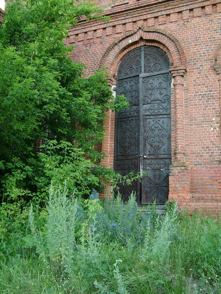 Южные врата, недалеко от которых похоронен Иван Пурикордов со своей женой.
